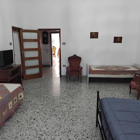 לינה וארוחת בוקר קאסרטה A Casa Di Adele מראה חיצוני תמונה