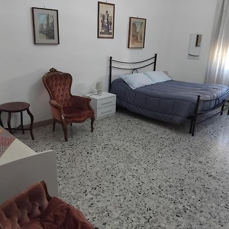 לינה וארוחת בוקר קאסרטה A Casa Di Adele מראה חיצוני תמונה