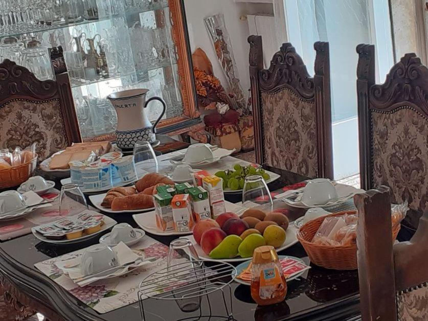 לינה וארוחת בוקר קאסרטה A Casa Di Adele מראה חיצוני תמונה