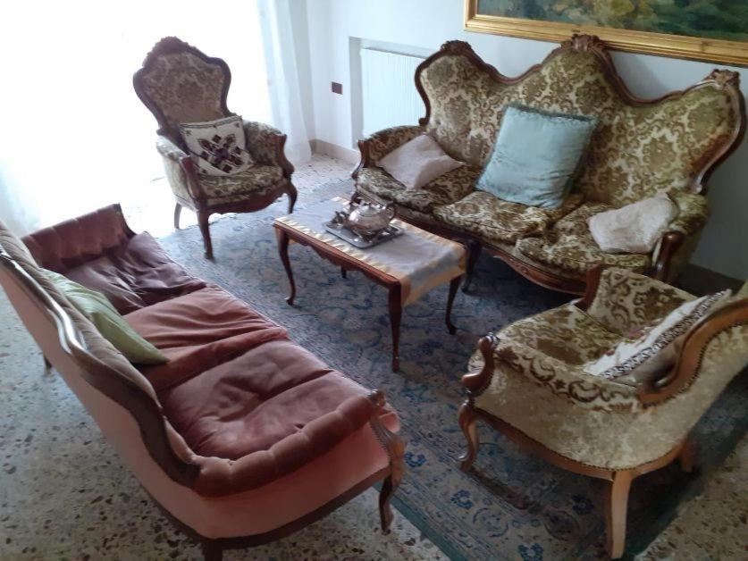לינה וארוחת בוקר קאסרטה A Casa Di Adele מראה חיצוני תמונה