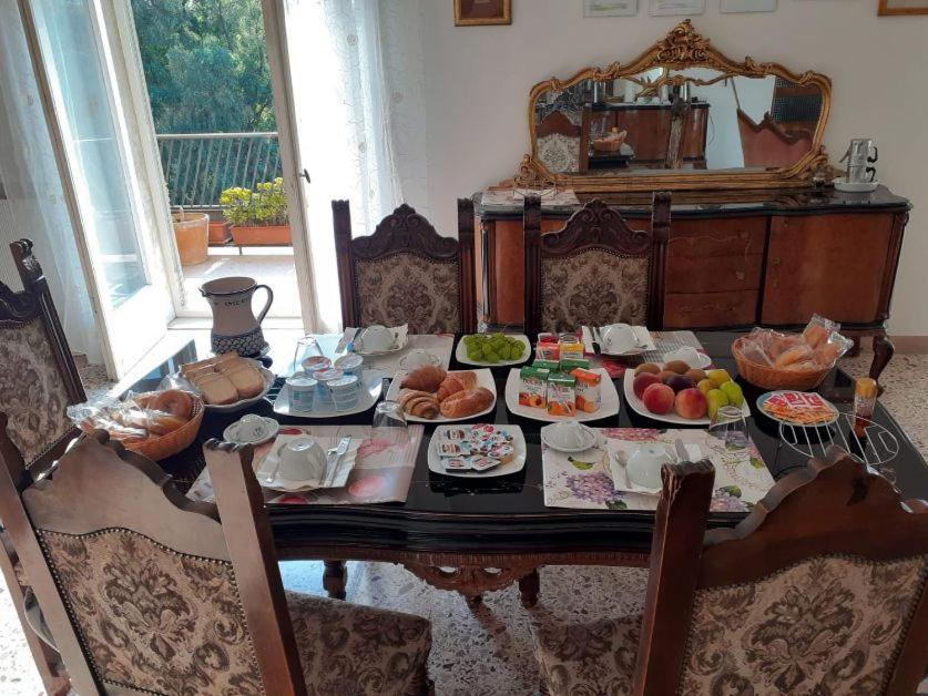 לינה וארוחת בוקר קאסרטה A Casa Di Adele מראה חיצוני תמונה