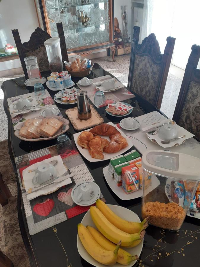 לינה וארוחת בוקר קאסרטה A Casa Di Adele מראה חיצוני תמונה
