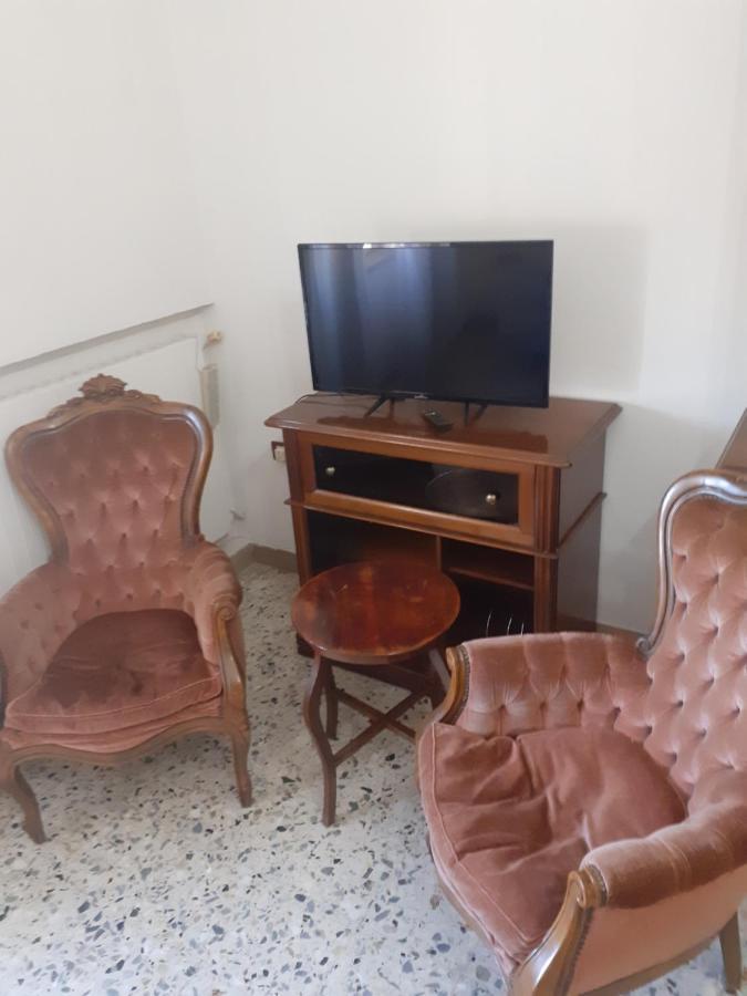 לינה וארוחת בוקר קאסרטה A Casa Di Adele מראה חיצוני תמונה