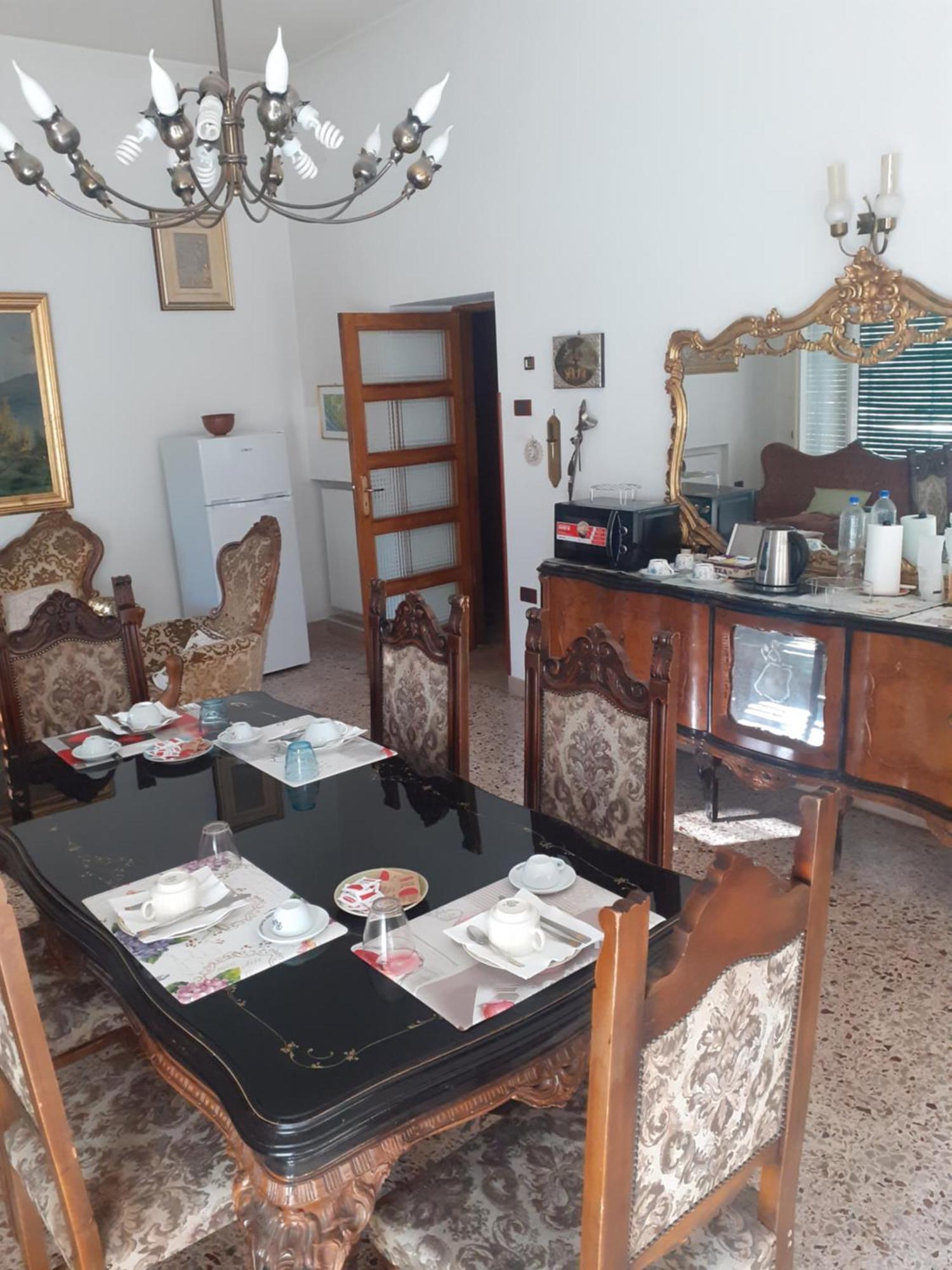 לינה וארוחת בוקר קאסרטה A Casa Di Adele מראה חיצוני תמונה