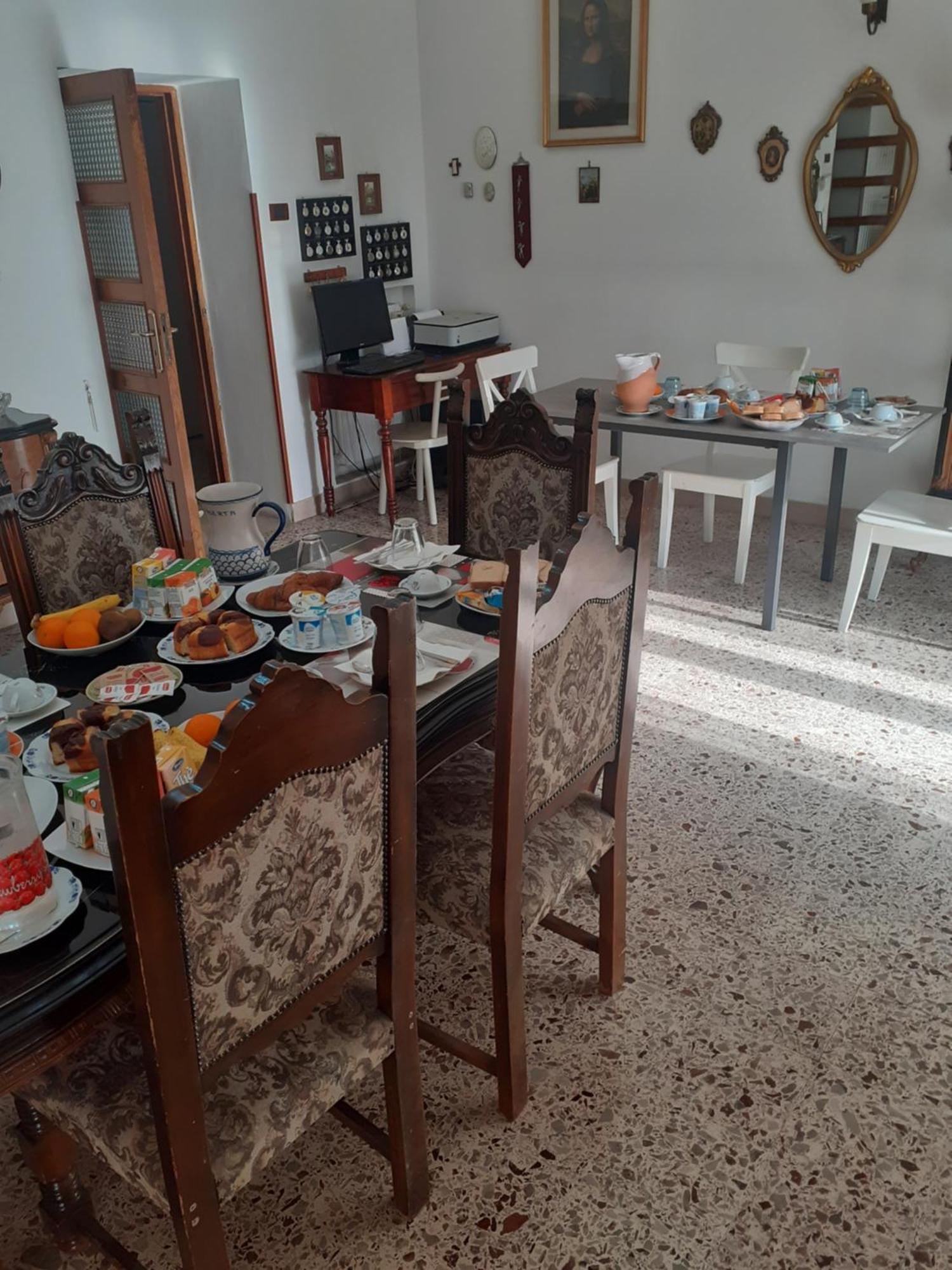 לינה וארוחת בוקר קאסרטה A Casa Di Adele מראה חיצוני תמונה